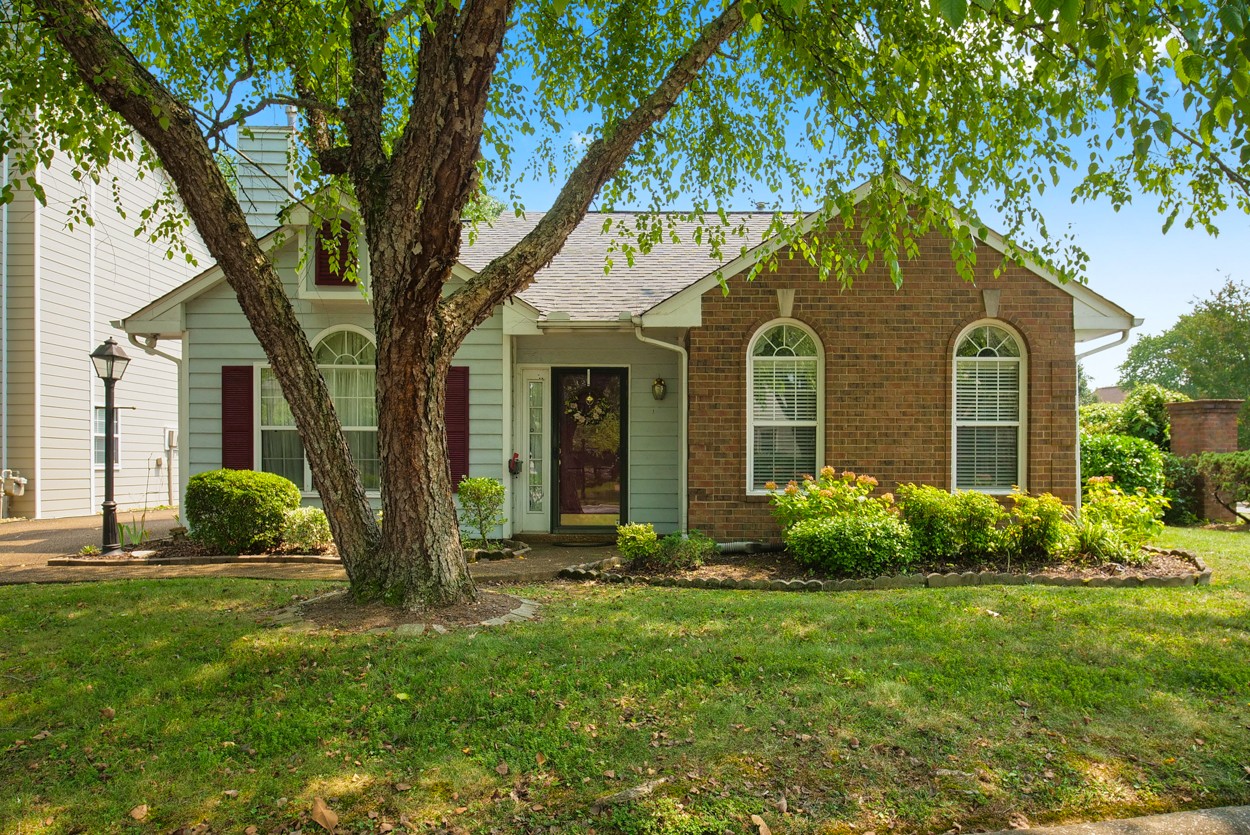 2001 Roderick Circle Franklin, TN 37064 - Photo 2 of 27 Gallery Image 2
