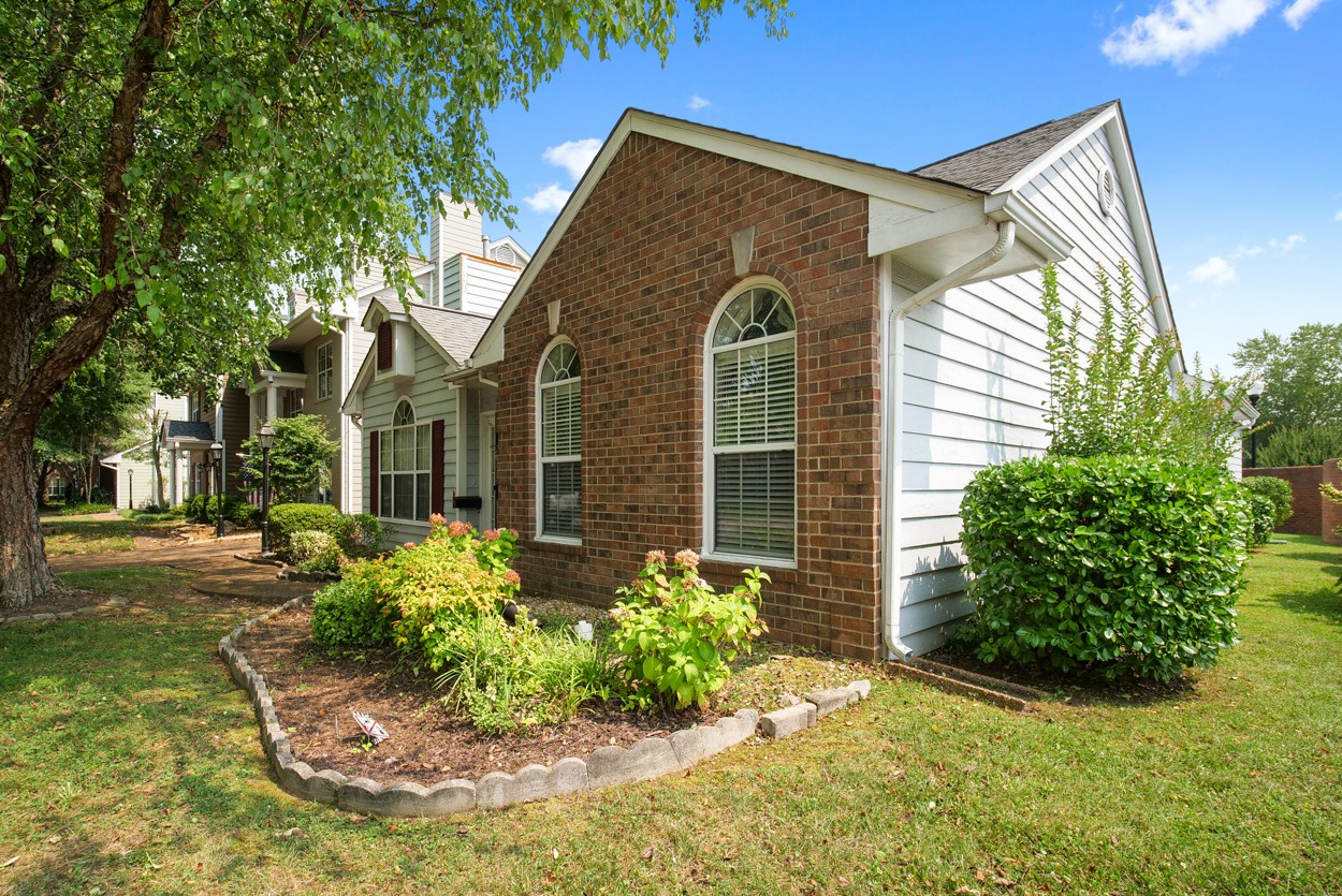 2001 Roderick Circle Franklin, TN 37064 - Photo 3 of 27 Gallery Image 3