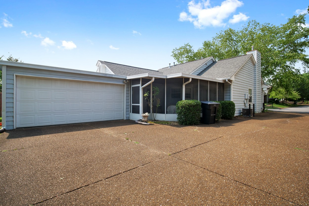 2001 Roderick Circle Franklin, TN 37064 - Photo 4 of 27 Gallery Image 4
