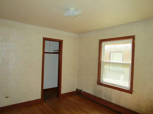 $183,000 | 942 Bellwood Avenue, Bellwood, IL 60104