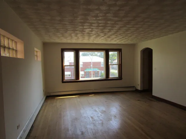 $183,000 | 942 Bellwood Avenue, Bellwood, IL 60104