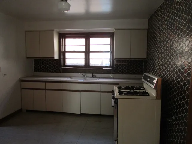 $183,000 | 942 Bellwood Avenue, Bellwood, IL 60104