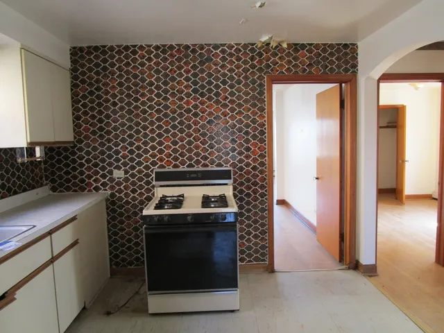 $183,000 | 942 Bellwood Avenue, Bellwood, IL 60104