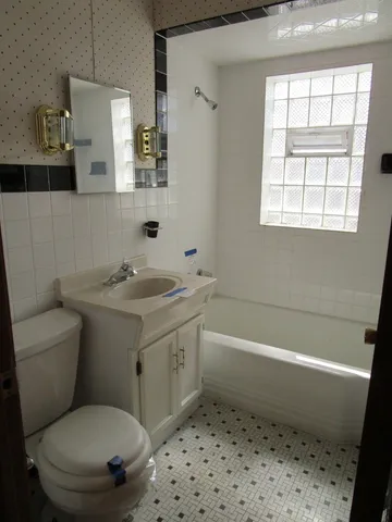 $183,000 | 942 Bellwood Avenue, Bellwood, IL 60104