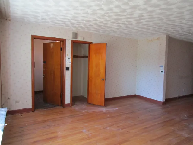 $183,000 | 942 Bellwood Avenue, Bellwood, IL 60104