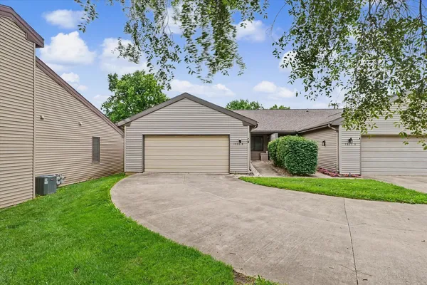 $190,000 | 1806 Glenwood Oaks Court, Unit A, Urbana, IL 61801