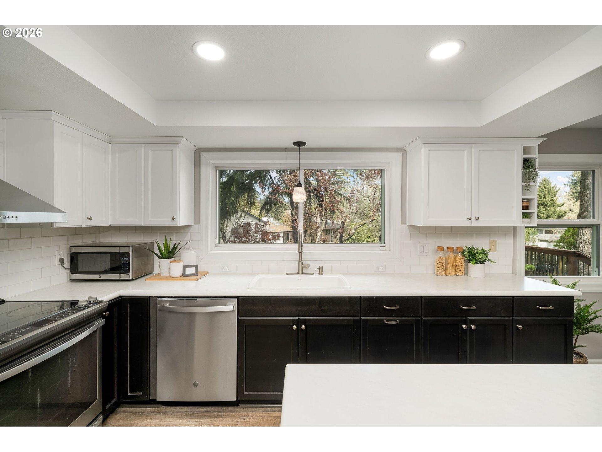 7960 Southwest Barnard Drive Beaverton, OR 97007 - Photo 12 of 41