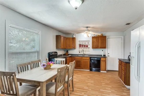 $1,700 | 1584 Kelly Road, Unit A, Aledo, TX 76008