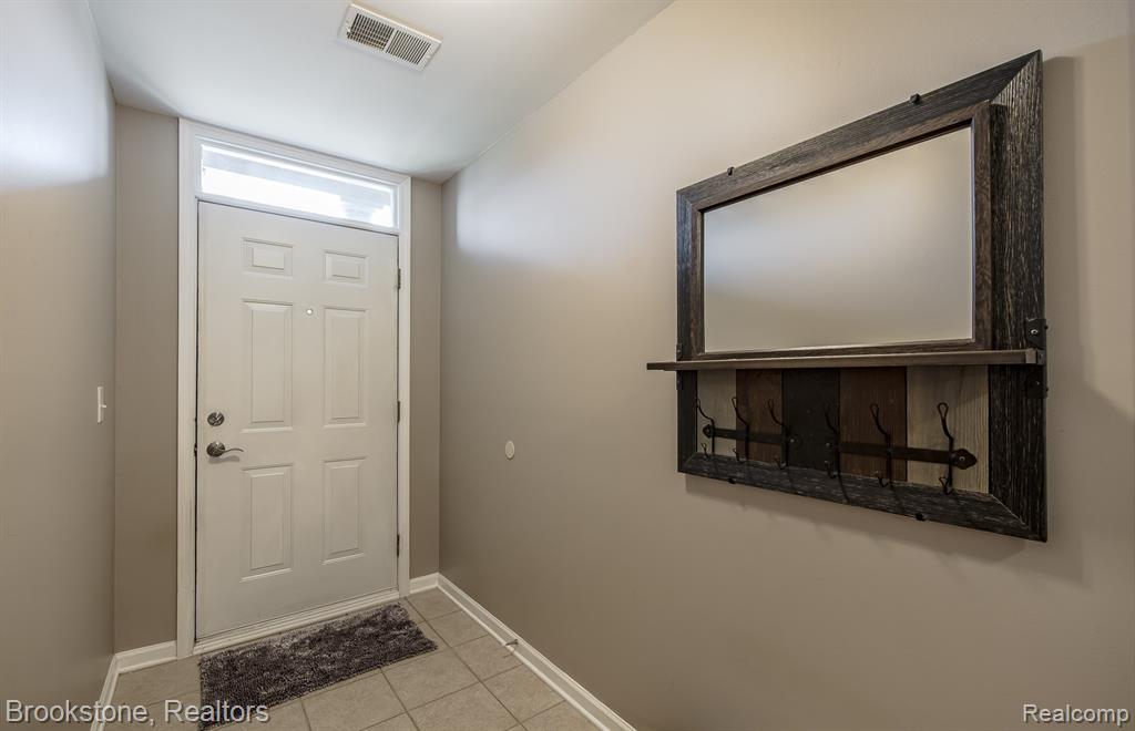 5292 Brookemonte Circle Rochester, MI 48306 - Photo 5 of 55