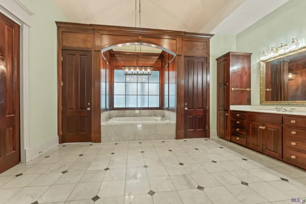 $1,195,000 | 20355 Greenwell Springs Road, Greenwell Springs, LA 70739