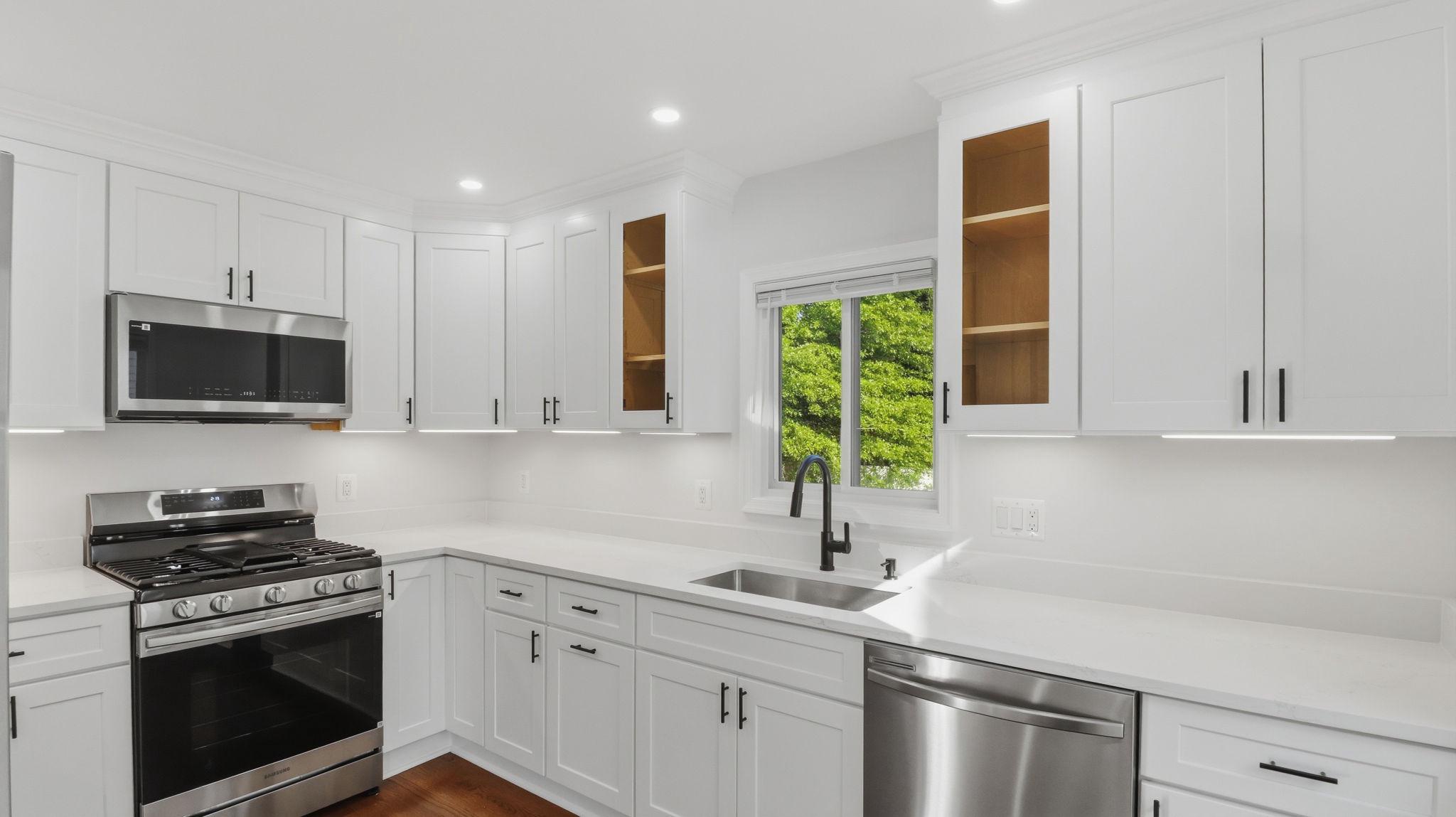 5633 Jamestown Road Hyattsville, MD 20782 - Photo 10 of 47 Kitchen w/ stainless steel appliances