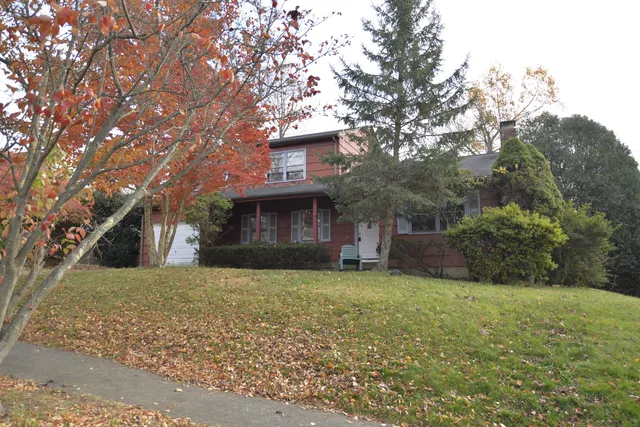 $750,000 | 41 Pepperbush Lane, Fairfield, CT 06824