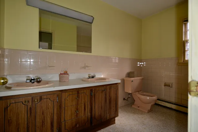 $750,000 | 41 Pepperbush Lane, Fairfield, CT 06824