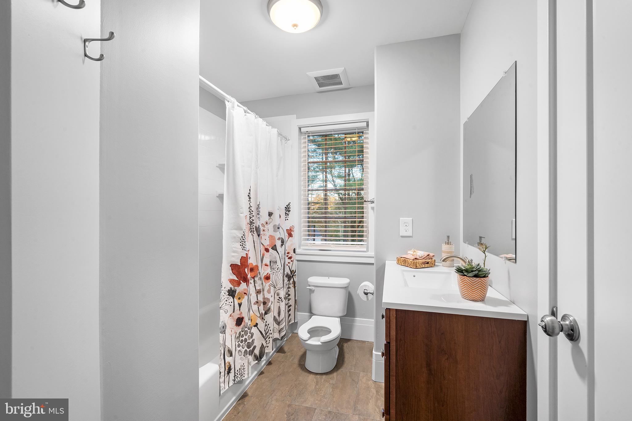 456 General Washington Road Wayne, PA 19087 - Photo 28 of 47 Hall bath