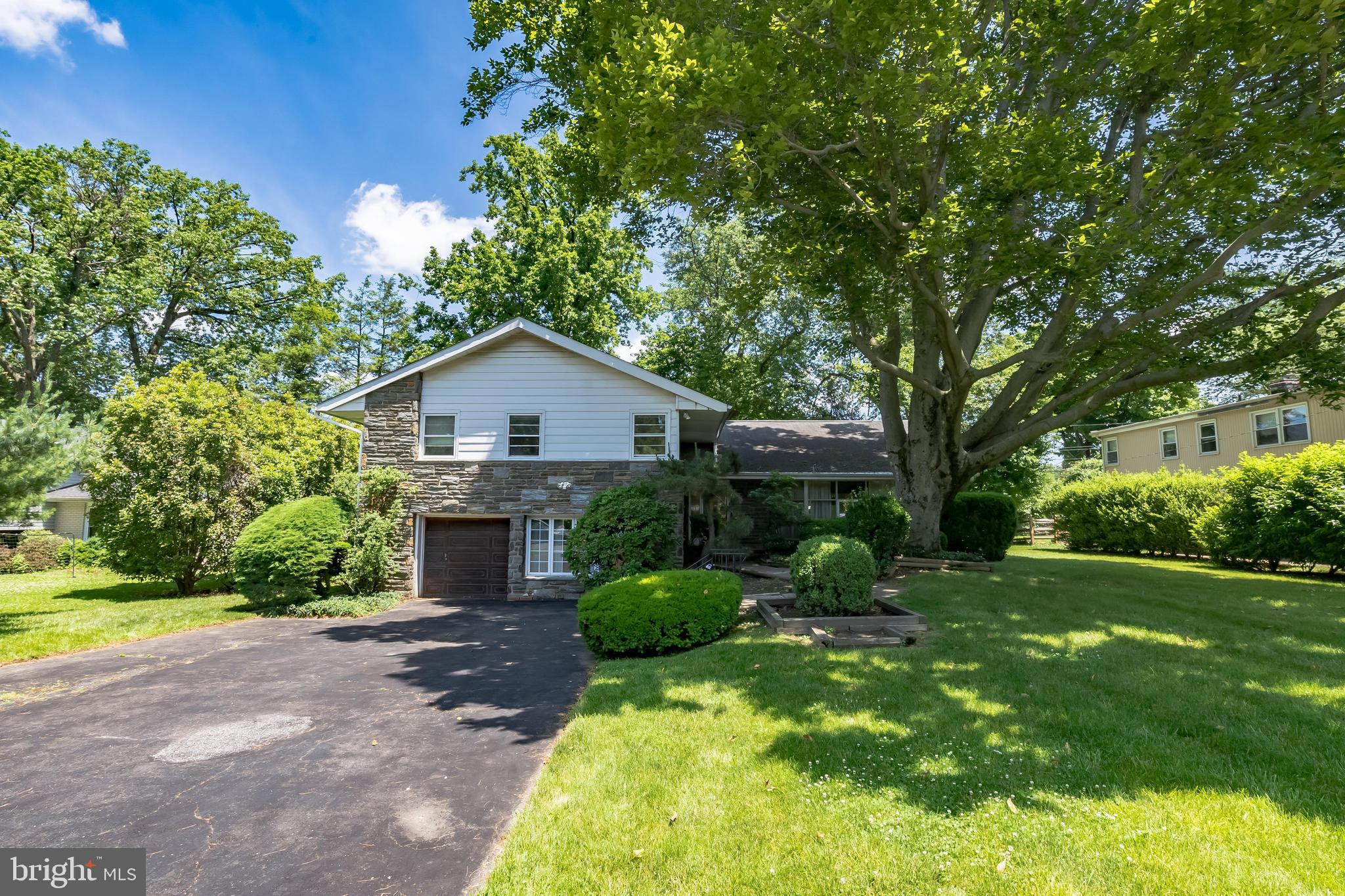 1427 Autumn Road Jenkintown, PA 19046 - Photo 2 of 36 Exterior front
