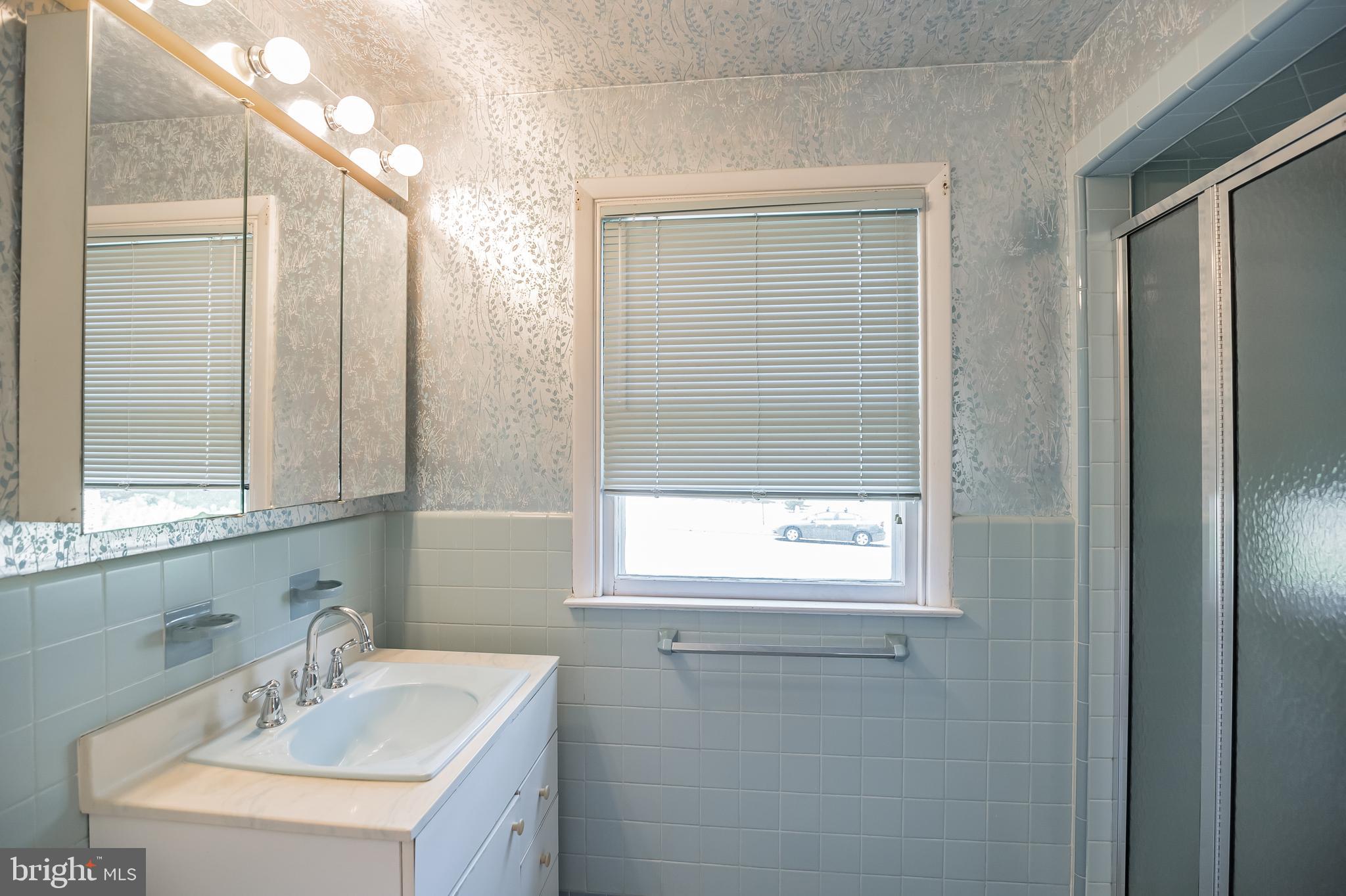 1427 Autumn Road Jenkintown, PA 19046 - Photo 26 of 36 Bedroom #1 Bathroom