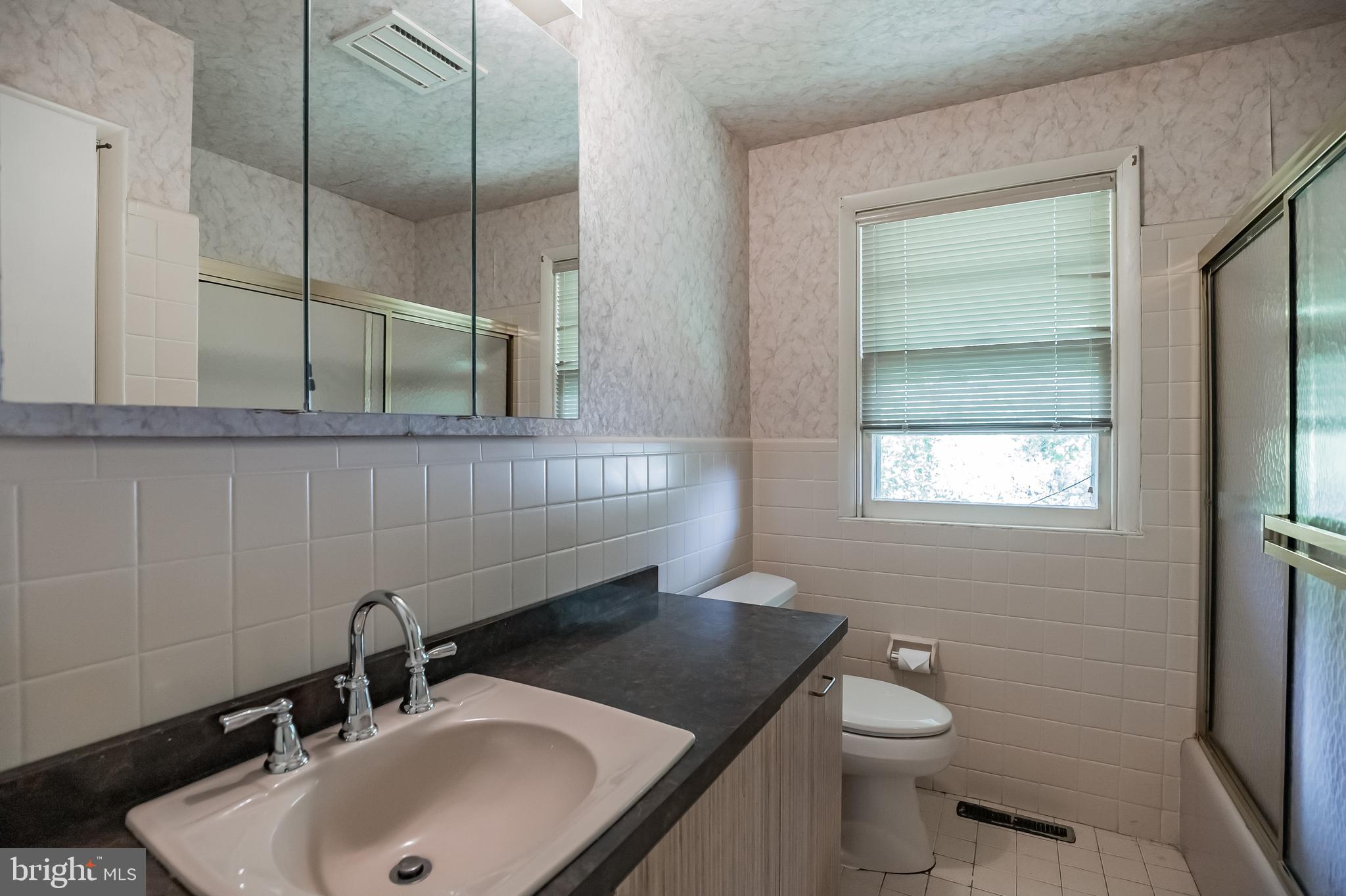 1427 Autumn Road Jenkintown, PA 19046 - Photo 31 of 36 Hall Full Bath