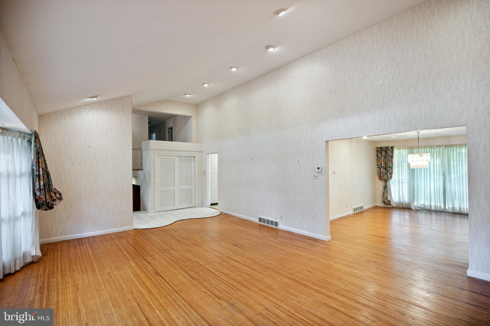 1427 Autumn Road Jenkintown, PA 19046 - Photo 5 of 36 Living Room/Dining Room