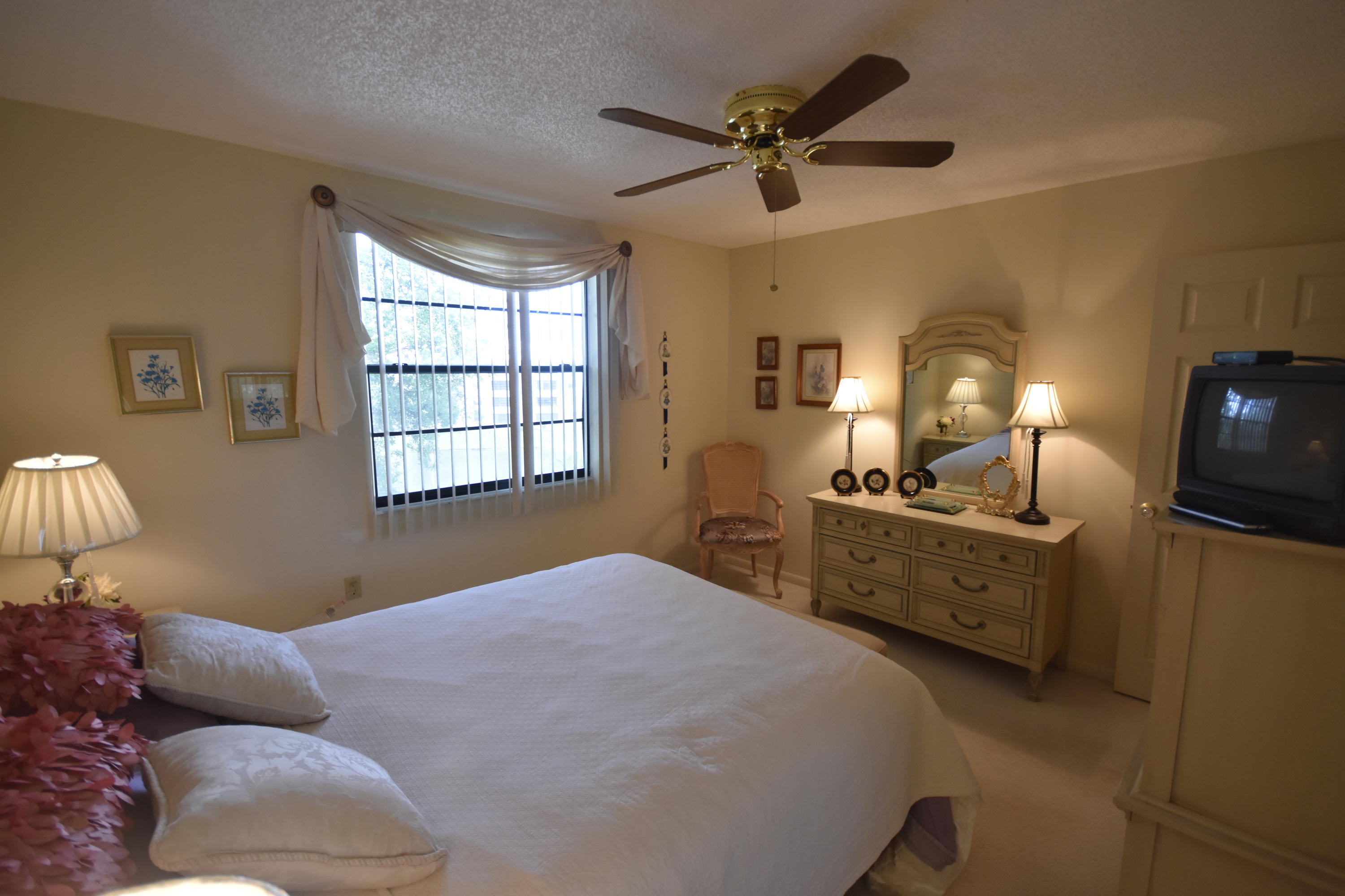 6109 Balboa Circle, Unit 406 Boca Raton, FL 33433 - Photo 20 of 29 Guest Bedroom