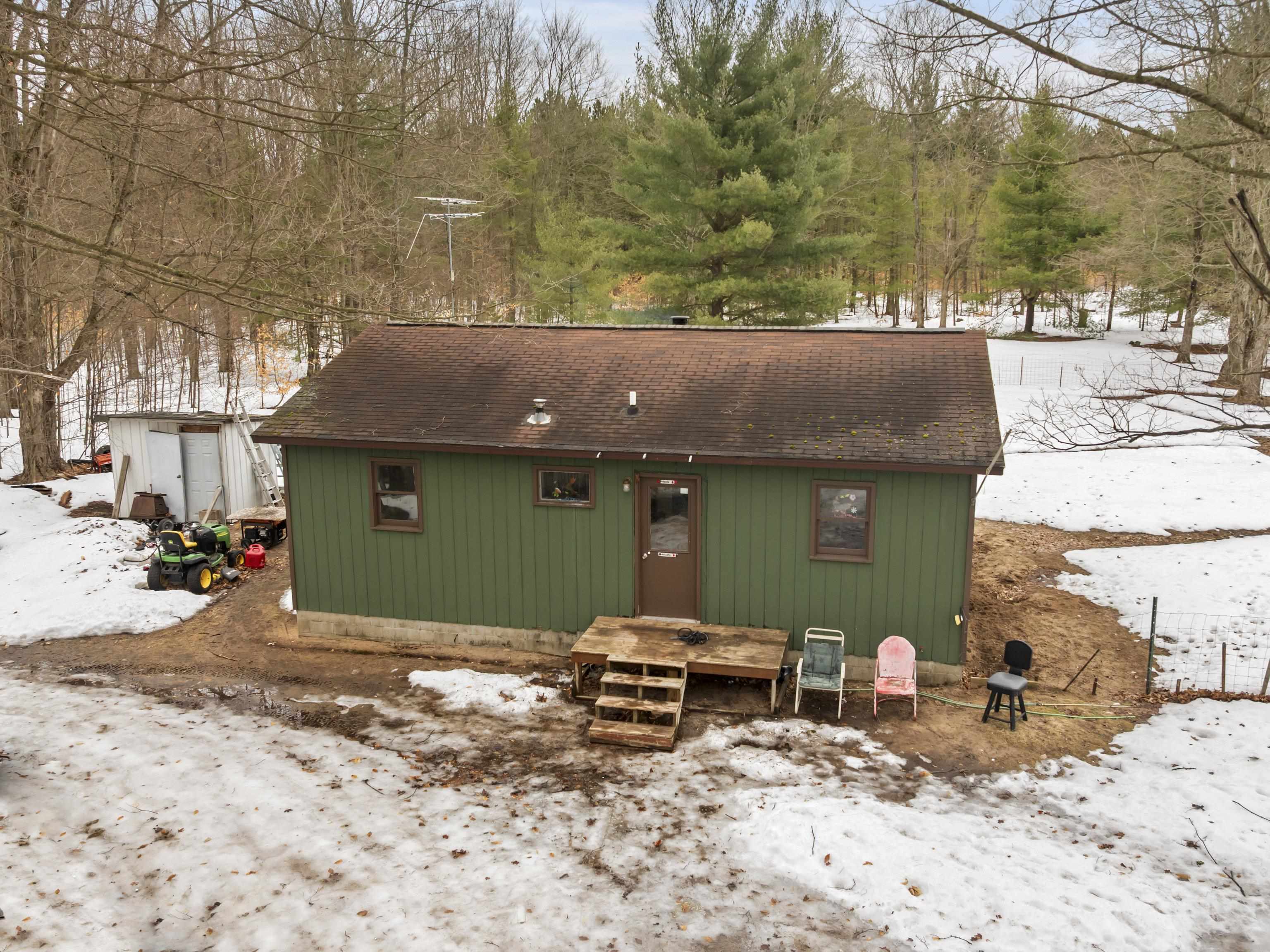 13544 Aylsworth Road Beulah, MI 49617 - Photo 2 of 29