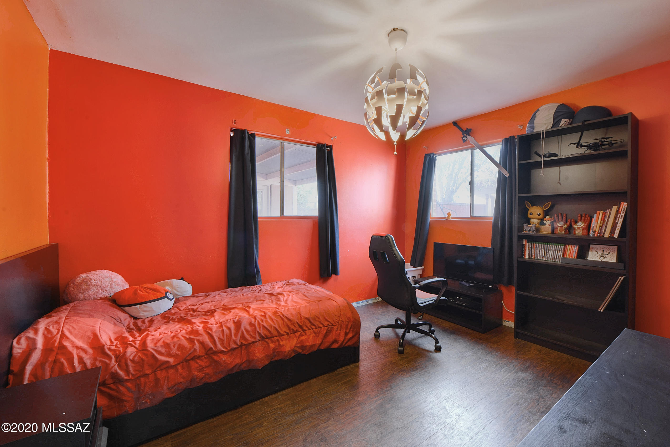 418 East Pastime Road Tucson, AZ 85705 - Photo 7 of 20 a bedroom with bed and window