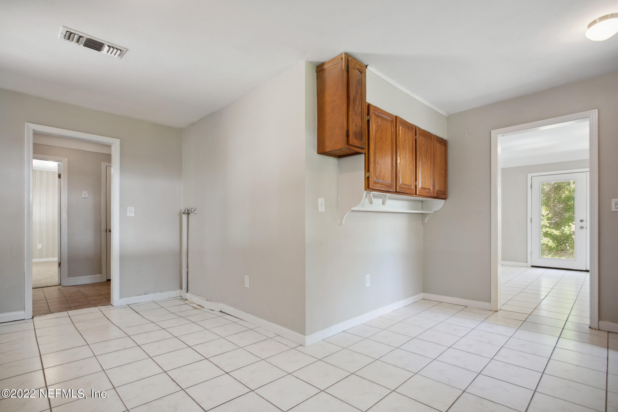 97 Spring Street St. Augustine, FL 32084 - Photo 7 of 18 a view of an empty room and window