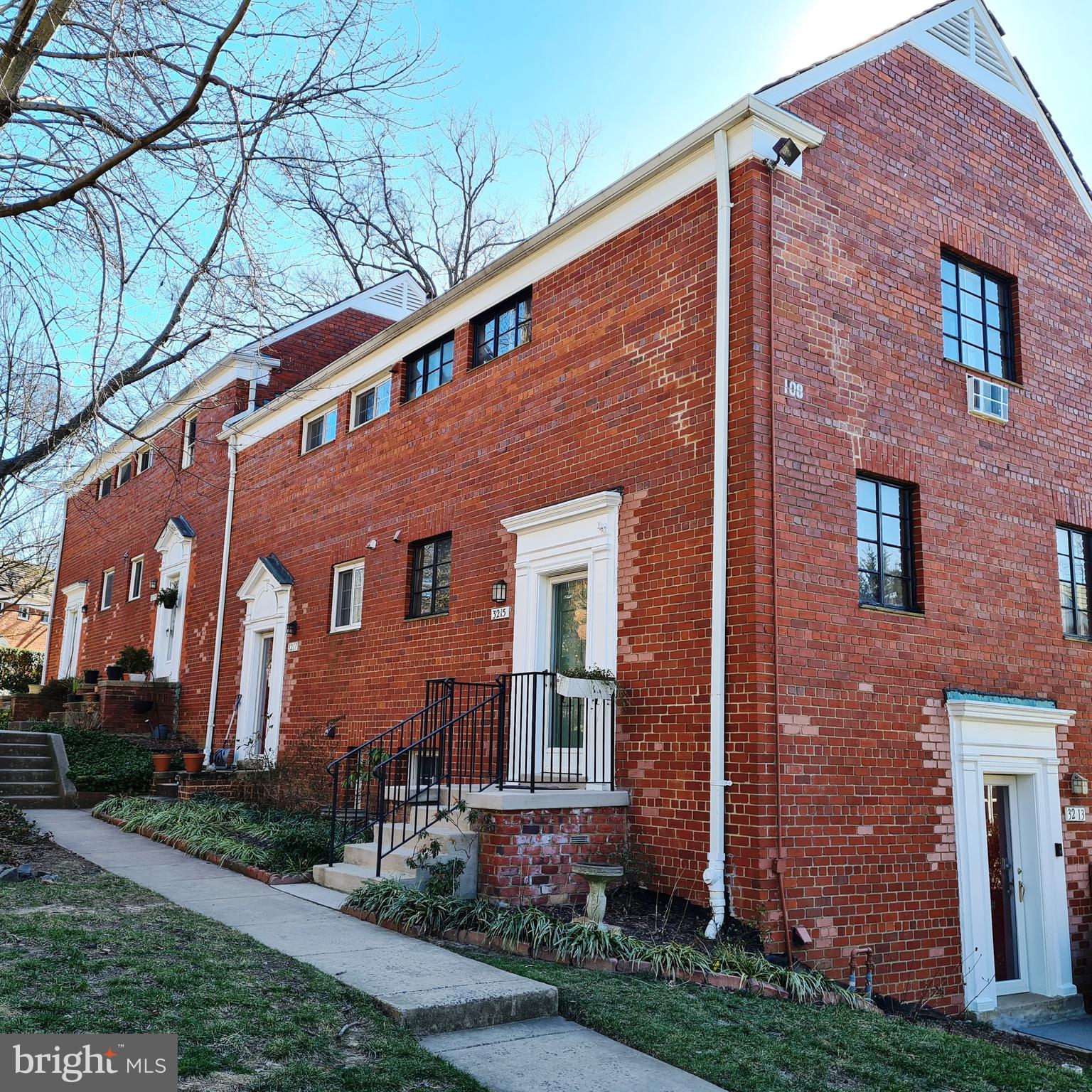 3215 Gunston Road, Unit 108 Alexandria, VA 22302 - Photo 2 of 55
