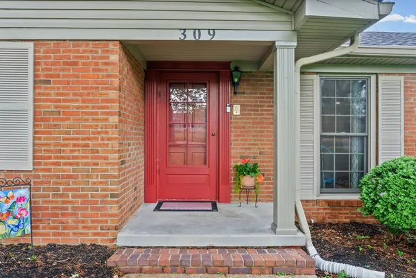 a view of entrance front of the house