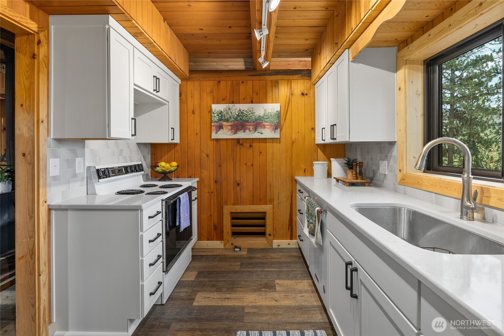 300 Teanaway Ridge Way Cle Elum, WA 98922 - Photo 13 of 38 a kitchen with stainless steel appliances granite countertop a sink a stove and a refrigerator