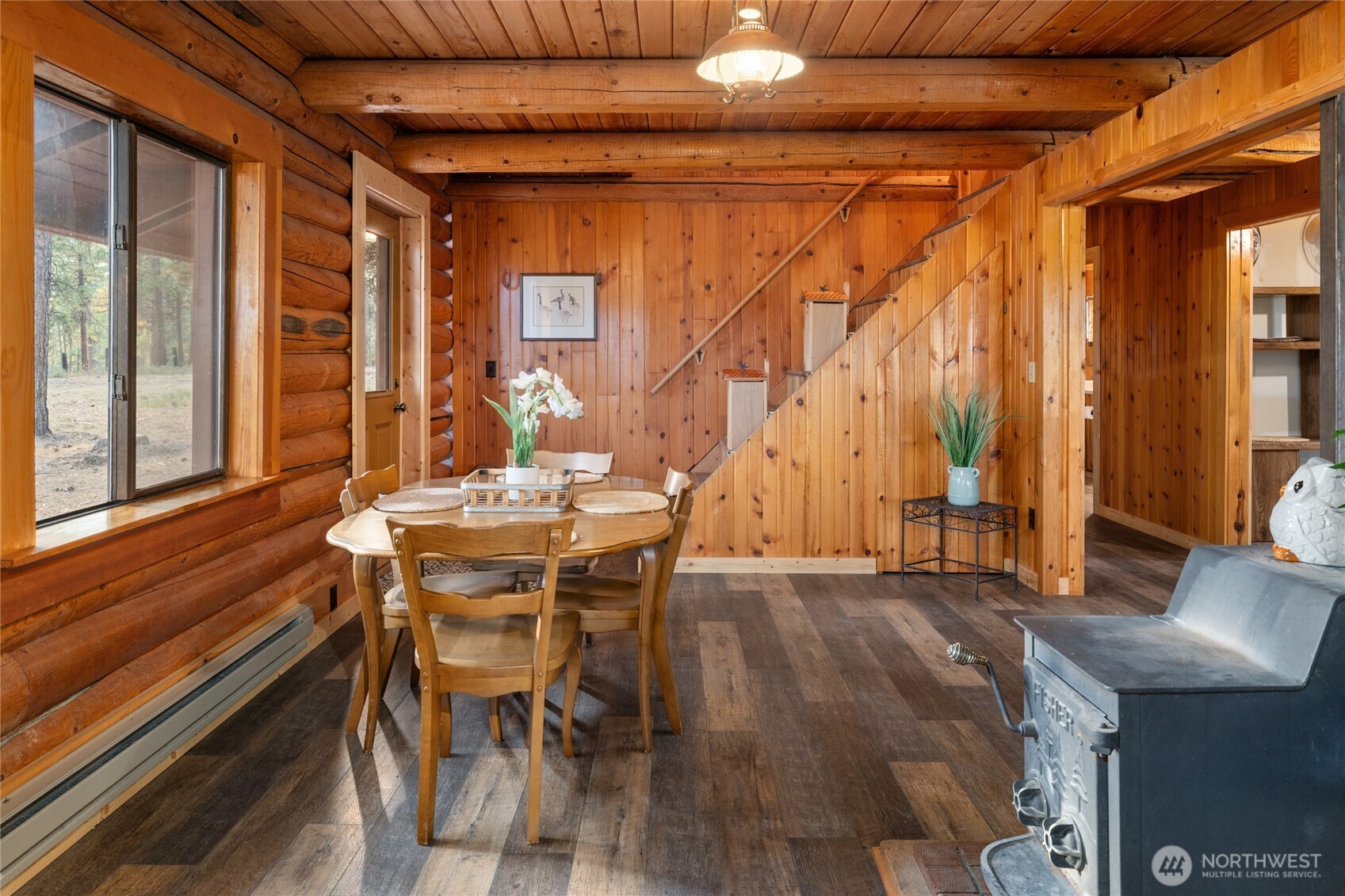 300 Teanaway Ridge Way Cle Elum, WA 98922 - Photo 25 of 38 a dining room with furniture and wooden floor