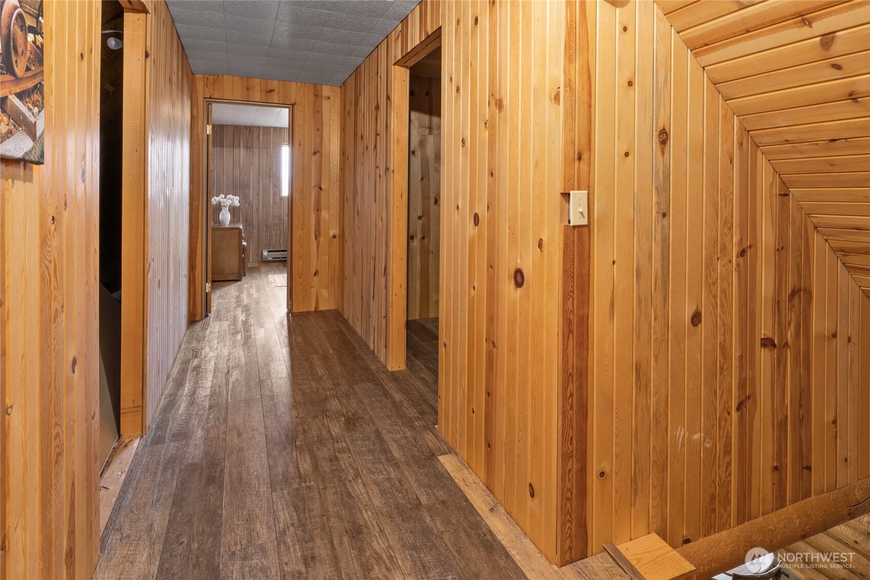 300 Teanaway Ridge Way Cle Elum, WA 98922 - Photo 27 of 38 a view of a hallway with wooden floor