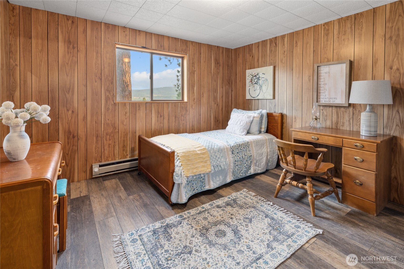 300 Teanaway Ridge Way Cle Elum, WA 98922 - Photo 28 of 38 a bedroom with a bed and wooden floor