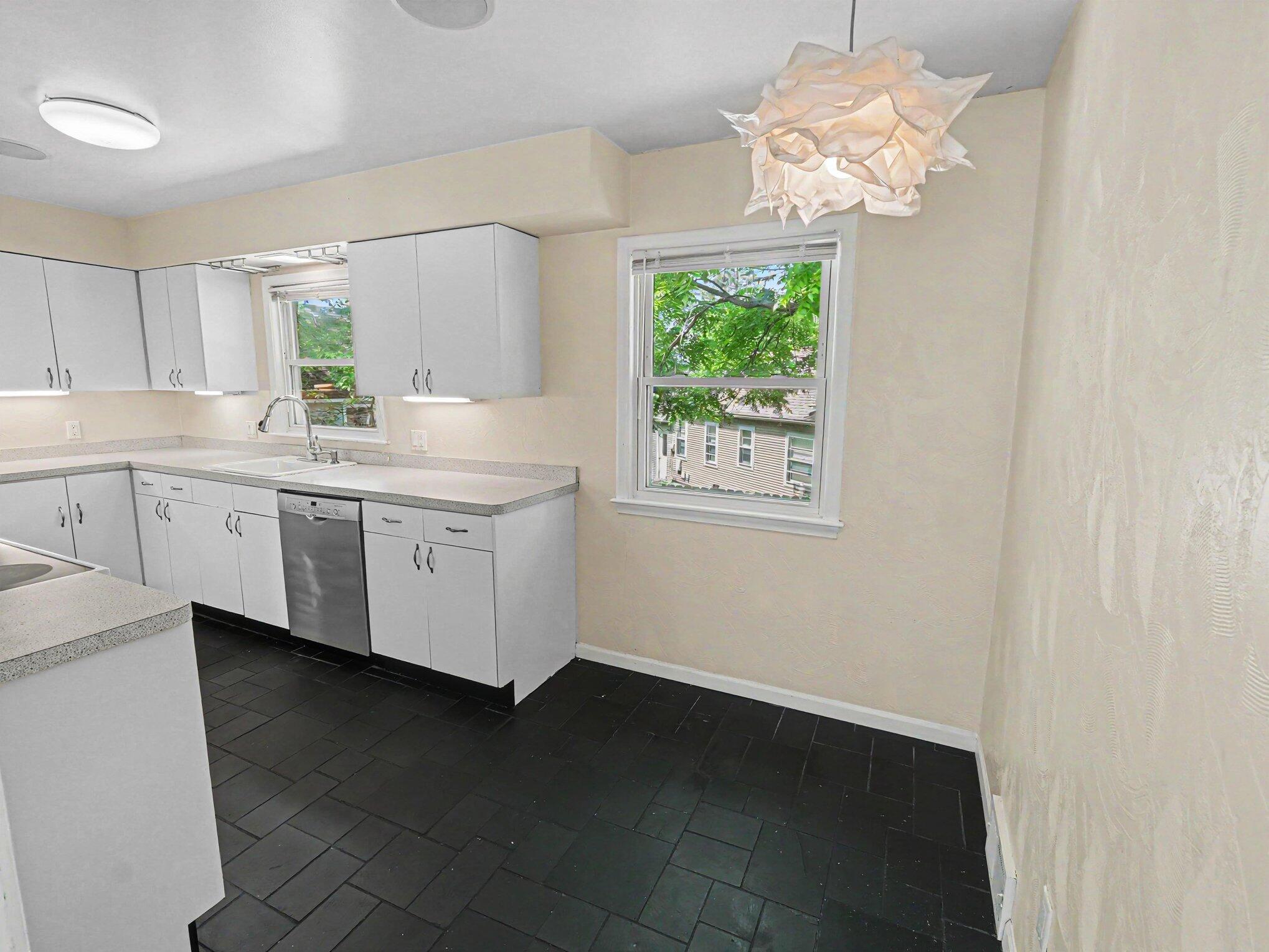 2010 Ferdon Road Ann Arbor, MI 48104 - Photo 8 of 24 007_file_8420