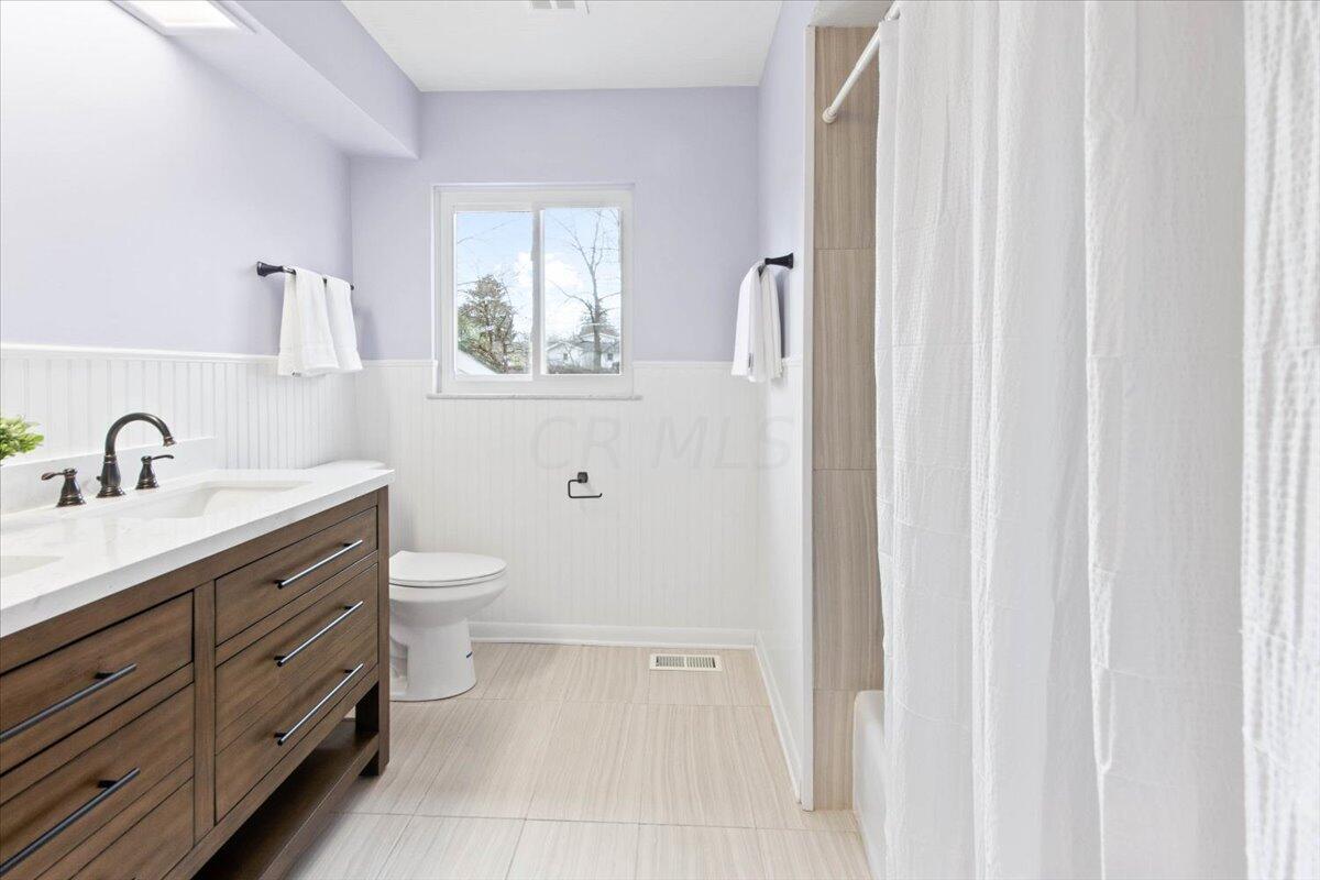 970 Plum Ridge Columbus, OH 43213 - Photo 33 of 43 33-Bathroom