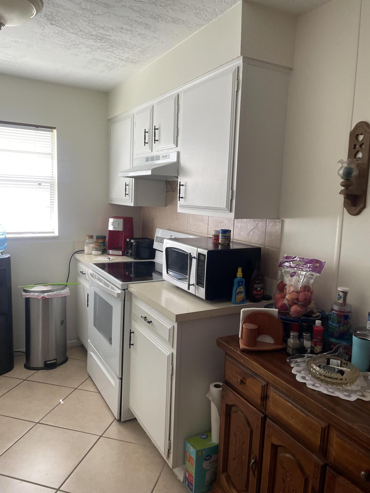 427 Count Street Melbourne, FL 32901 - Photo 5 of 9 a kitchen with a stove and a sink