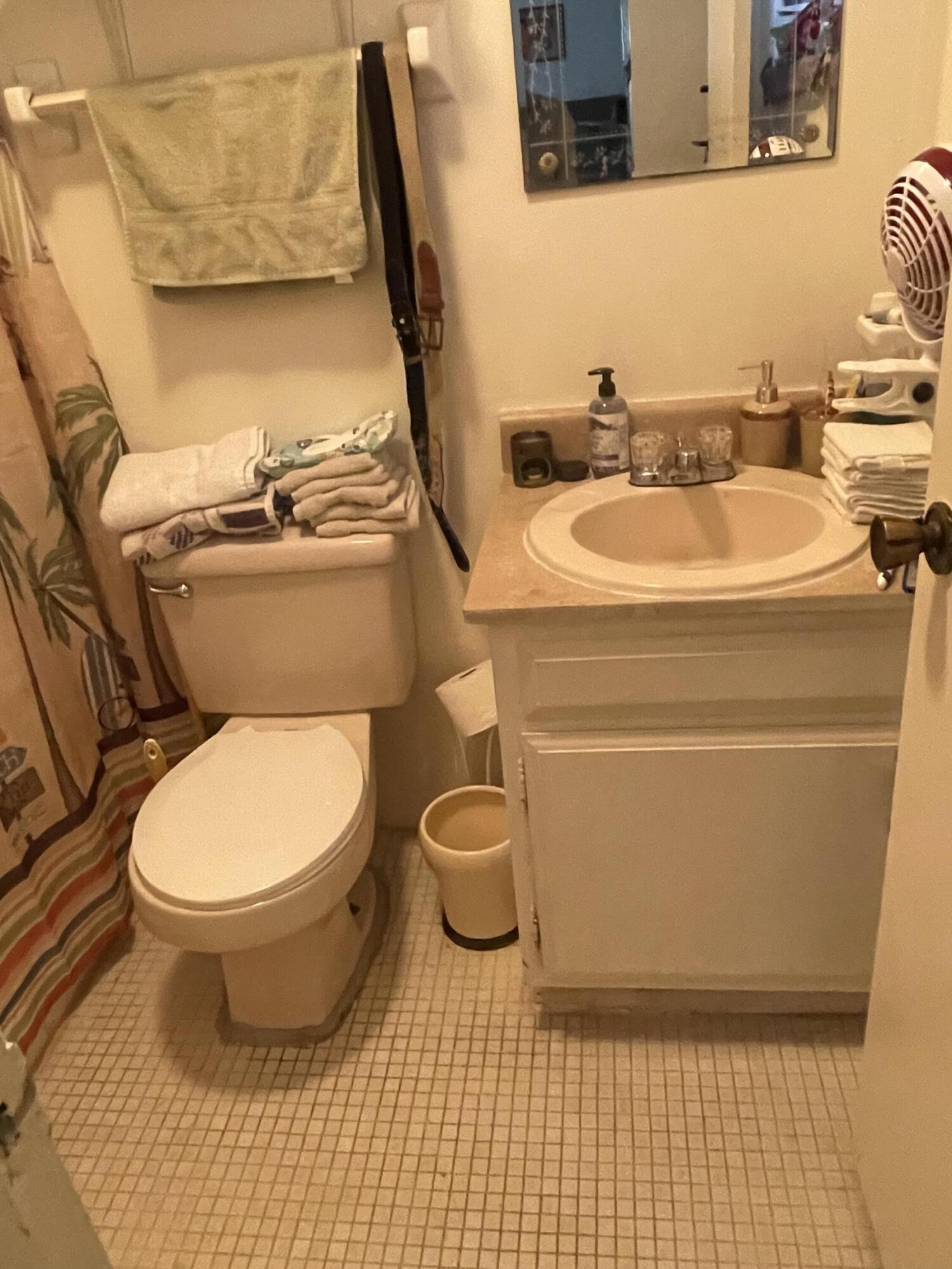 427 Count Street Melbourne, FL 32901 - Photo 7 of 9 a bathroom with a toilet and a sink