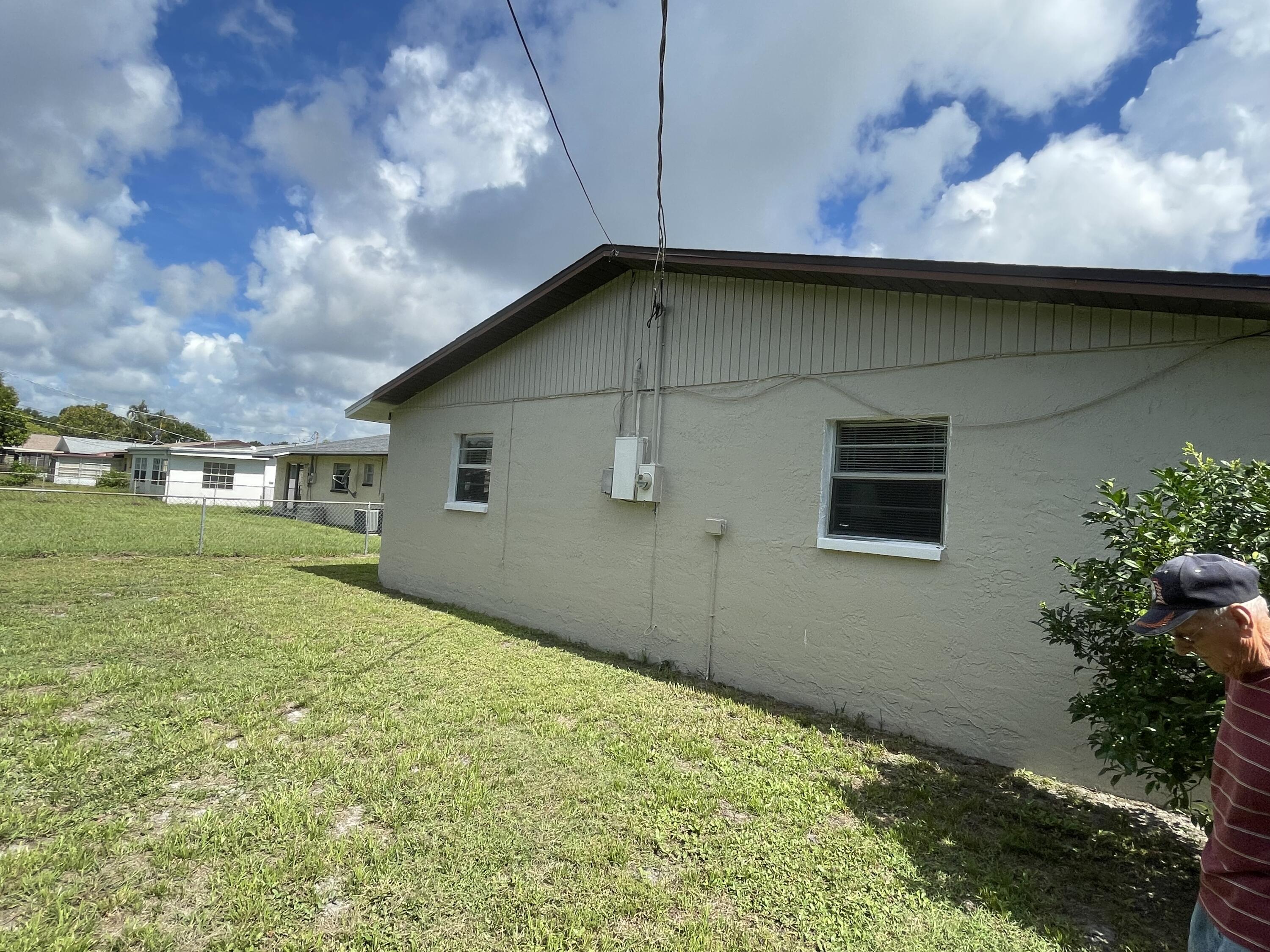427 Count Street Melbourne, FL 32901 - Photo 9 of 9 a backyard of a house