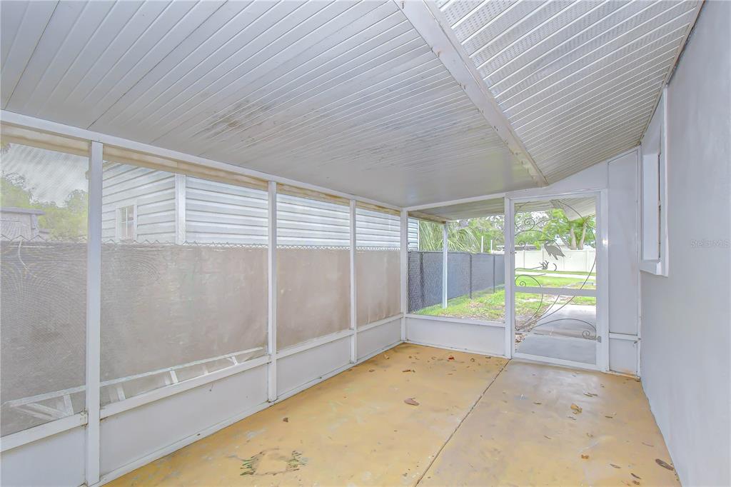 204 7th Street Southwest Ruskin, FL 33570 - Photo 17 of 20