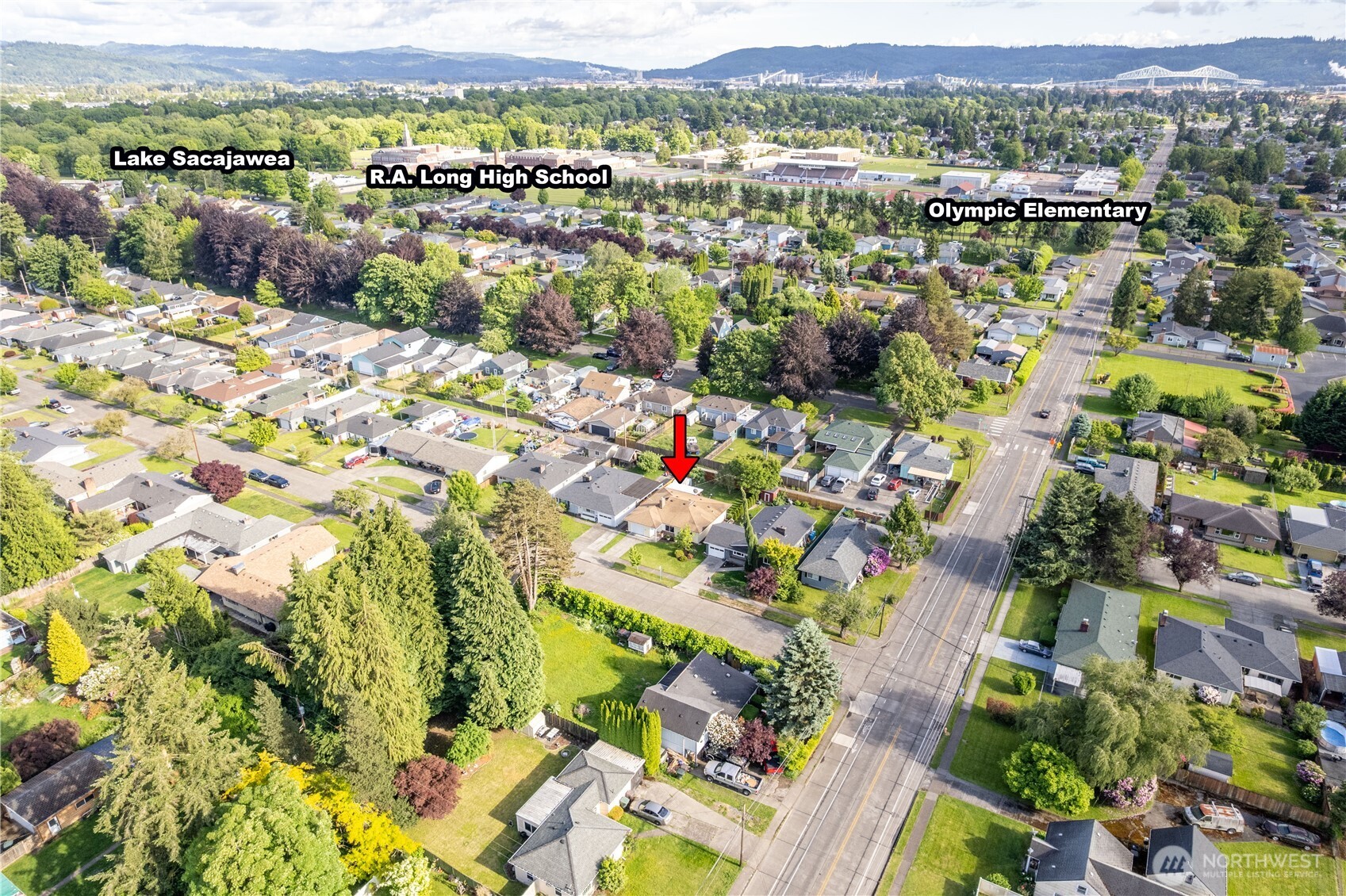 2943 Magnolia Street Longview, WA 98632 - Photo 34 of 36 view of city and mountain view