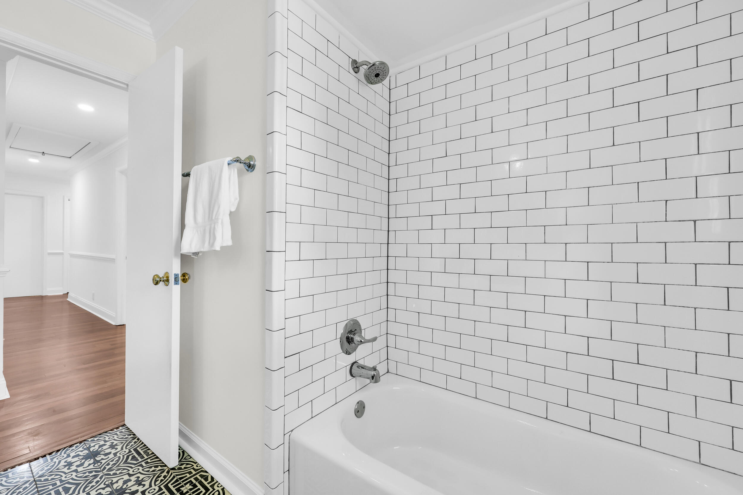 26 Rebellion Road Charleston, SC 29407 - Photo 38 of 47 Hall Tub Shower