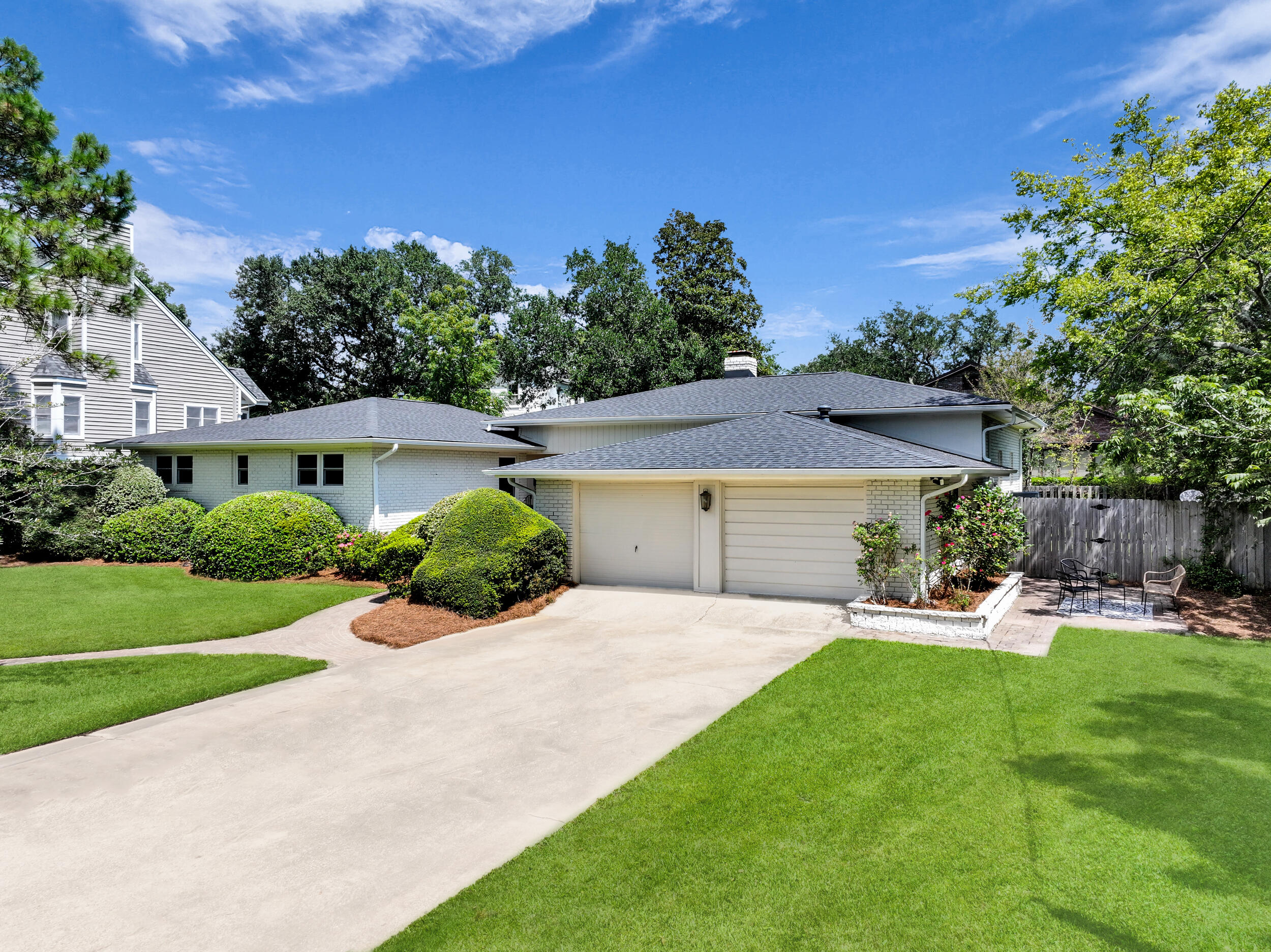 26 Rebellion Road Charleston, SC 29407 - Photo 4 of 47 Side Yard