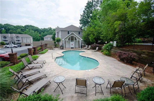 $1,350 | 3701 # 1h Cotswold Terrace, Greensboro, NC 27410