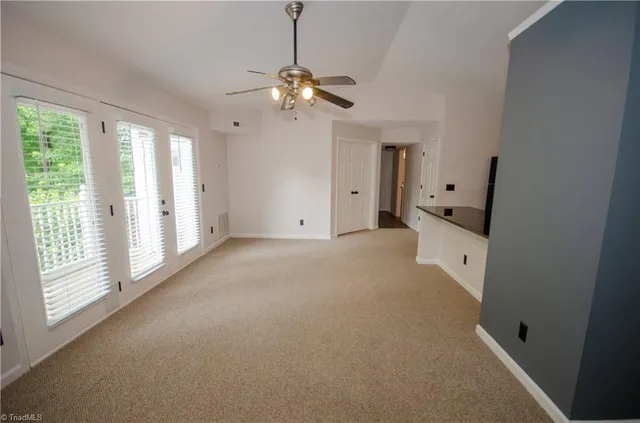 $1,350 | 3701 # 1h Cotswold Terrace, Greensboro, NC 27410