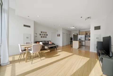 $385,000 | 737 West Washington Boulevard, Unit 3406, Chicago, IL 60661