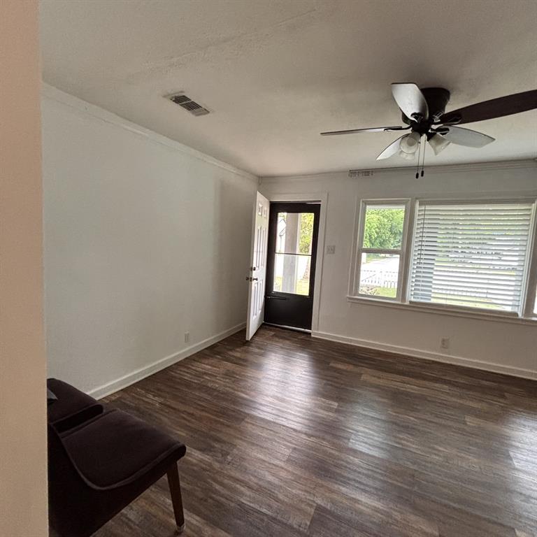 1104 Locust Street Gainesville, TX 76240 - Photo 2 of 10