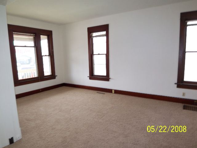 3010 Rockingham Road Davenport, IA 52802 - Photo 3 of 7 Gallery Image 3