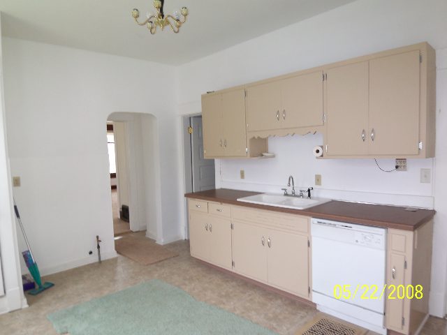 3010 Rockingham Road Davenport, IA 52802 - Photo 4 of 7 Gallery Image 4
