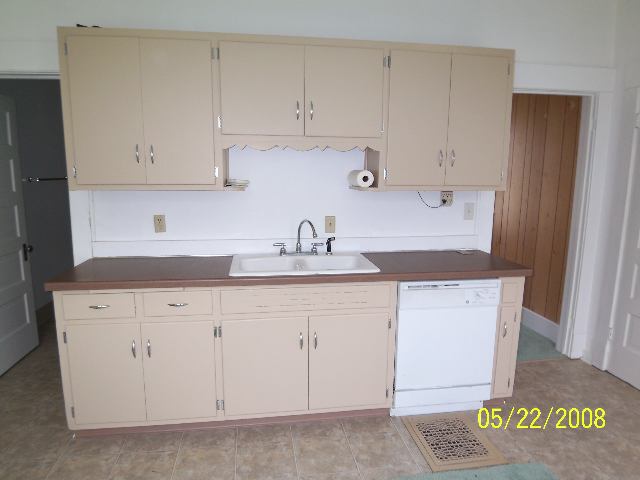 3010 Rockingham Road Davenport, IA 52802 - Photo 5 of 7 Gallery Image 5