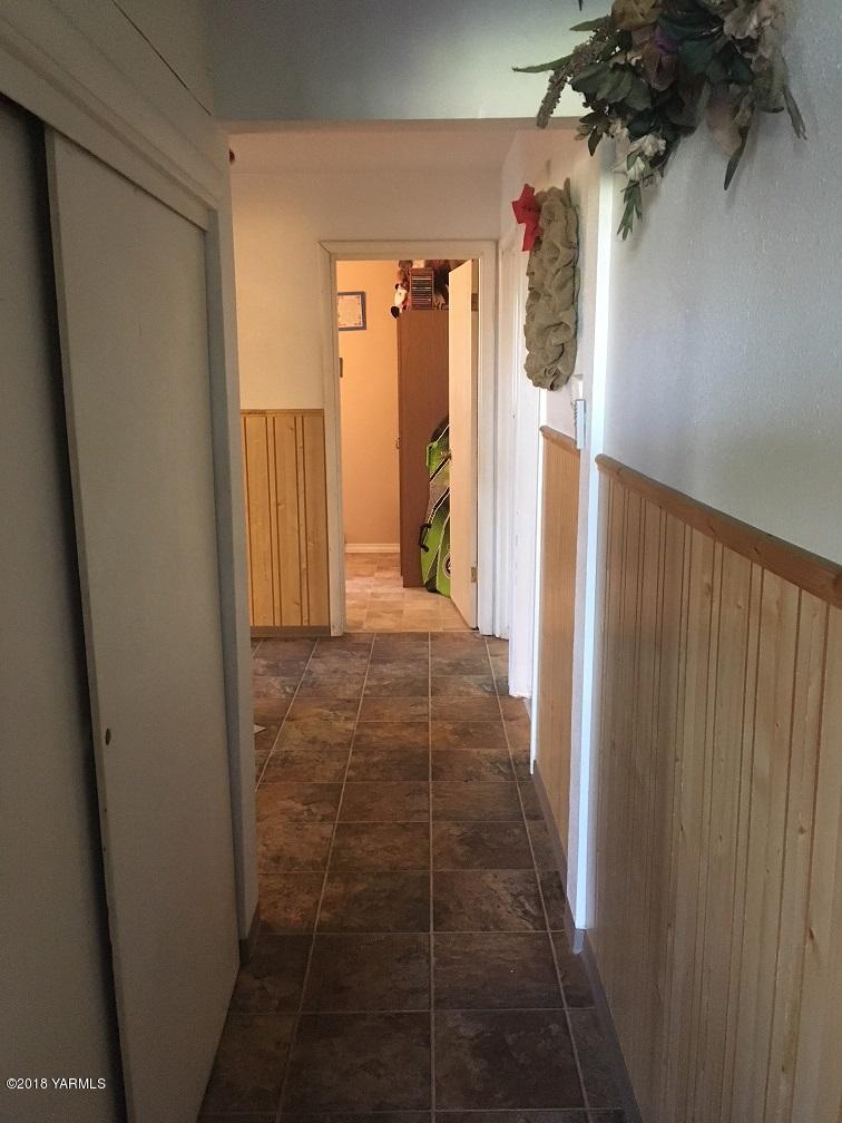 590 Hudson Road Granger, WA 98932 - Photo 22 of 26 a view of a bathroom