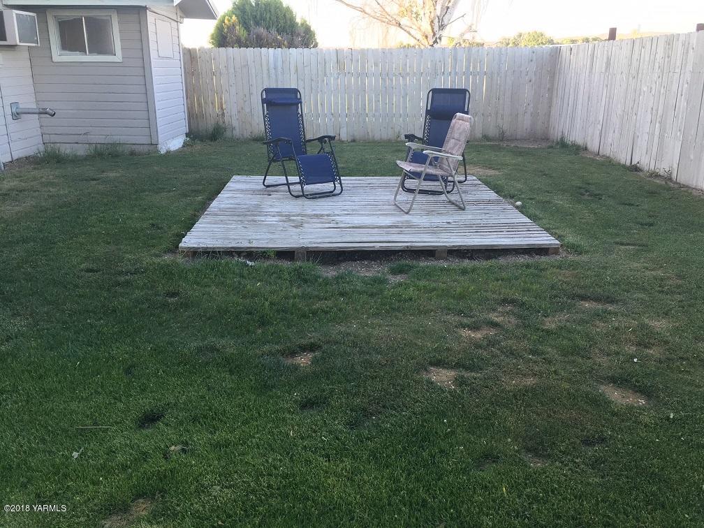 590 Hudson Road Granger, WA 98932 - Photo 8 of 26 a view of a backyard with chairs potted plants and wooden fence